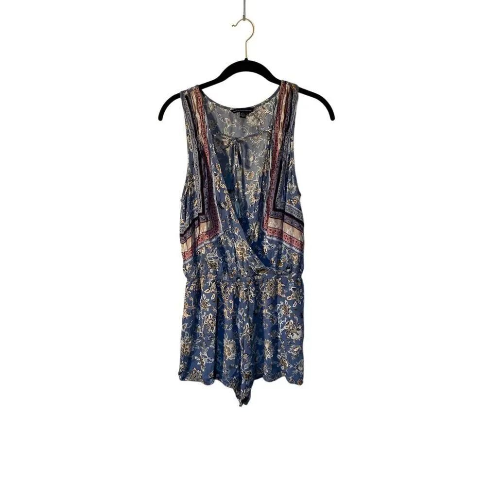 American Eagle women’s paisley print sleeveless blue and pink romper M